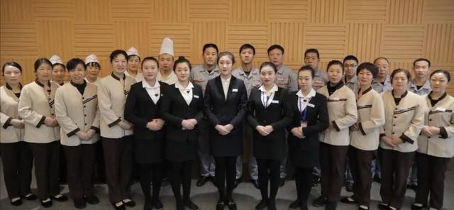 單位食堂還有這樣的服務(wù)標(biāo)準(zhǔn)?鲅魚圈皇家園林物業(yè),請(qǐng)了解一下!